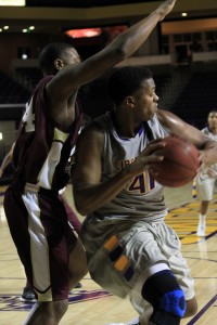 Men’s basketball team bests Freed Hardeman in opening exhibition game