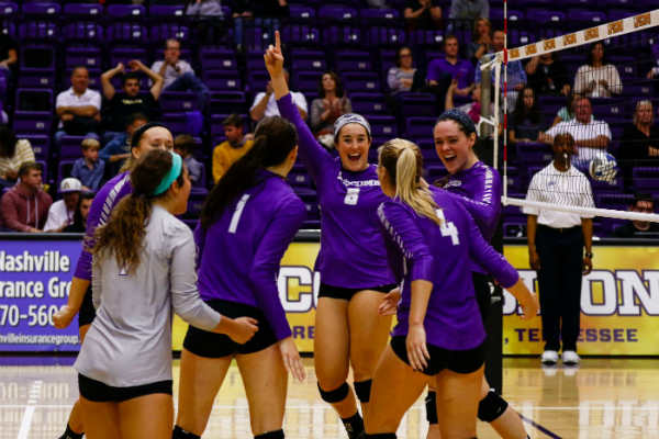 Volleyball remains undefeated in A-Sun conference play