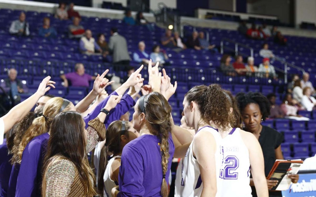 Women’s basketball looks to rebound from tough 2015 season