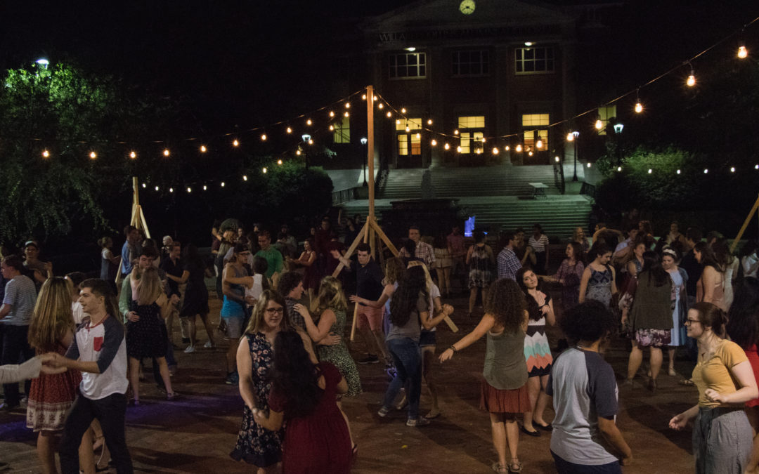 Swing in the Square entertains, gives students a peek into history