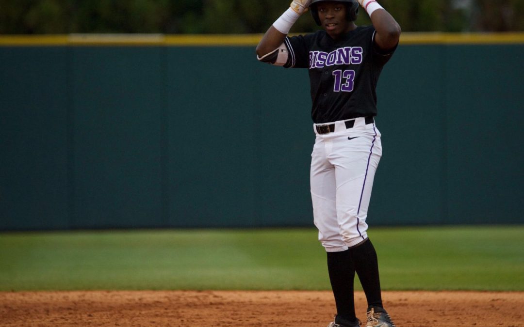 Men’s baseball wins 2/3 in series against Oakland Grizzlies