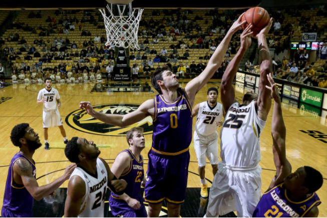 Men’s basketball defeats Stetson in away game