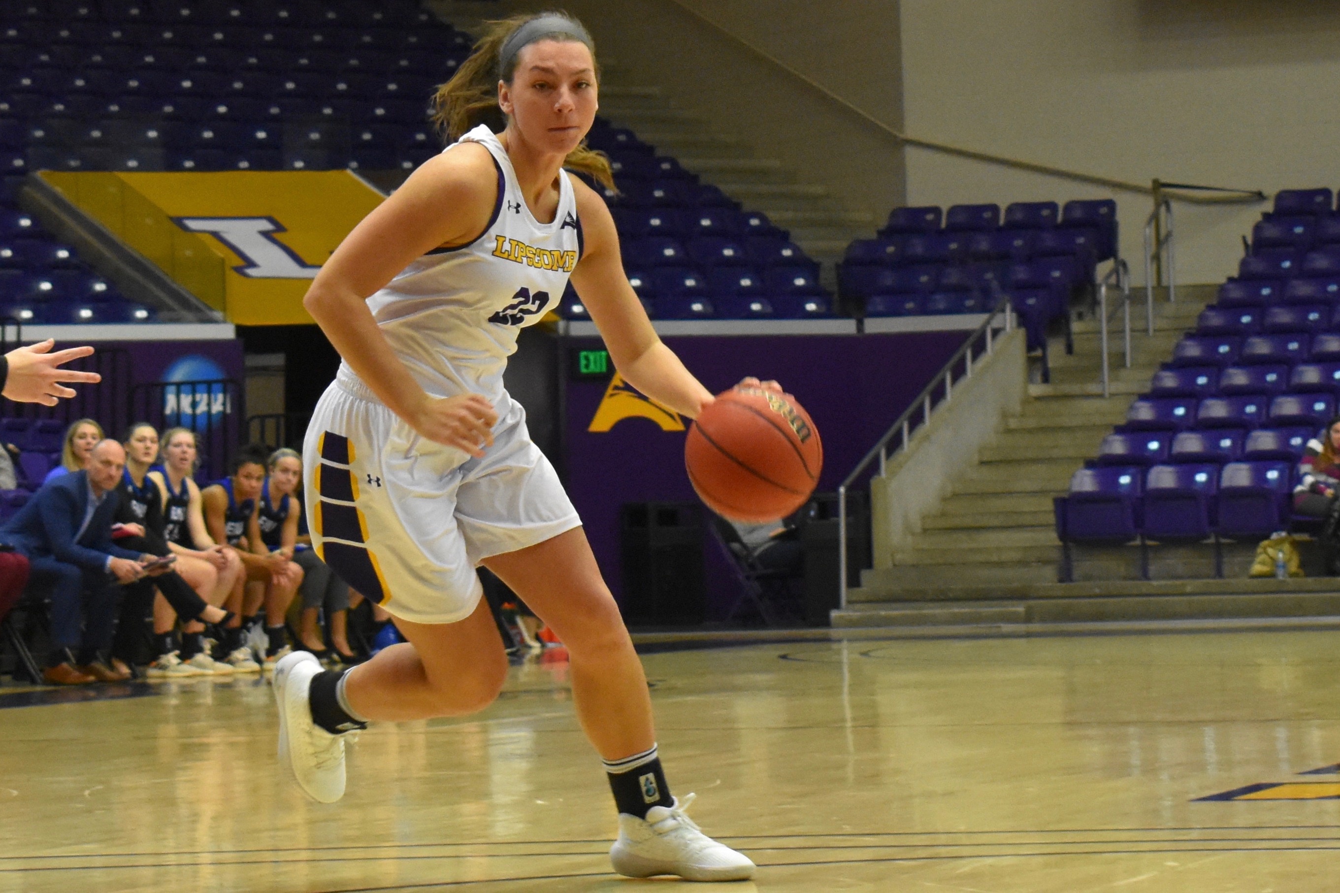 Women's basketball score 33 off turnovers to beat Converse