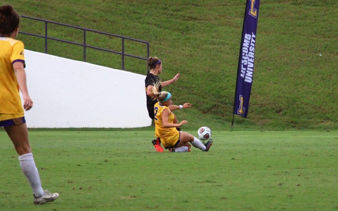 Women’s soccer weathers long delay, blanks Owls