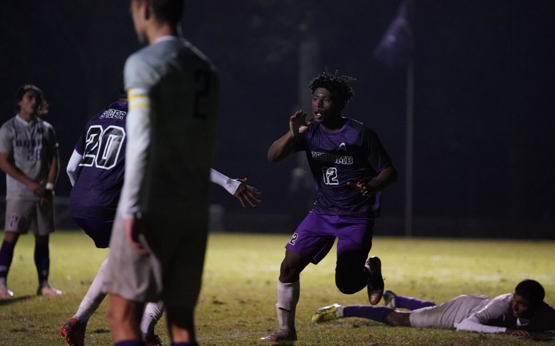 Men’s soccer beats Bears, clinches regular season title