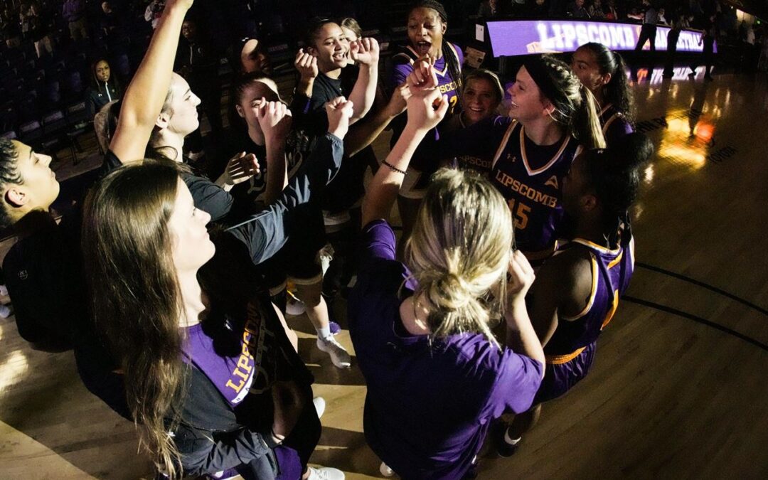 Women’s basketball changes opponent, heads west once again