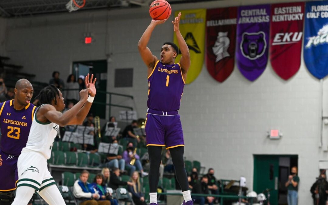 Men’s basketball loses a back-and-forth contest at Jacksonville