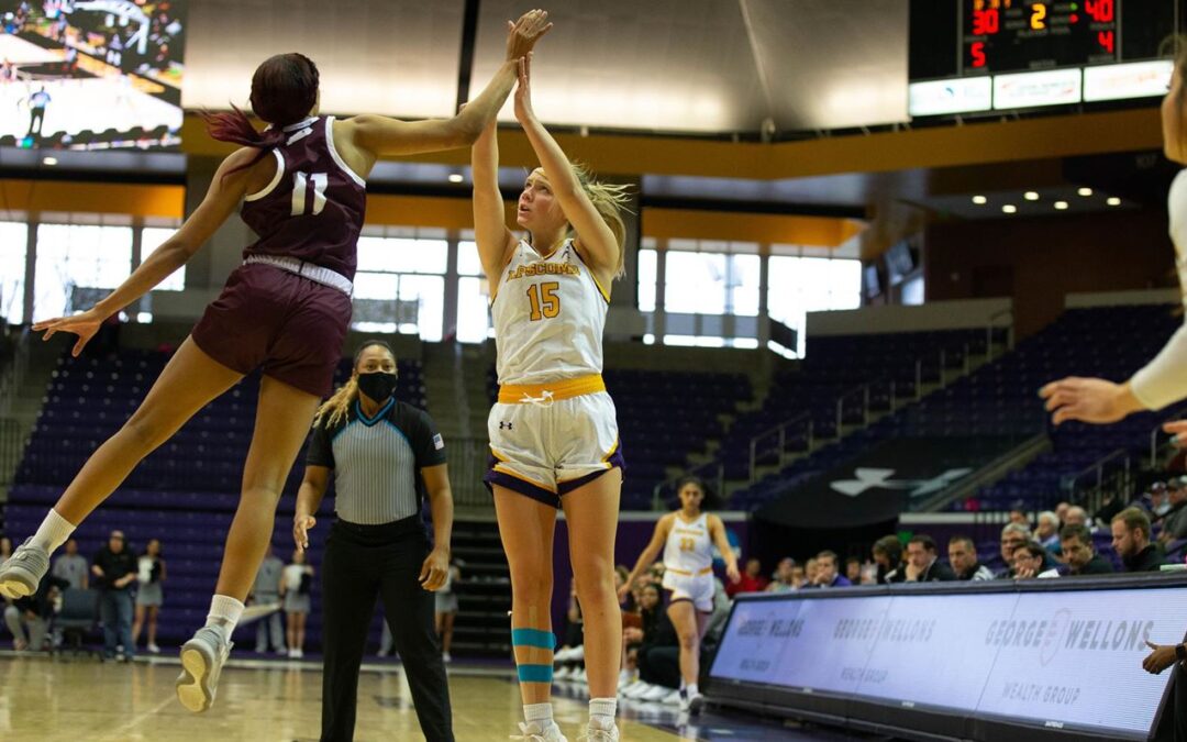 Women’s basketball struggles to catch up with Colonels