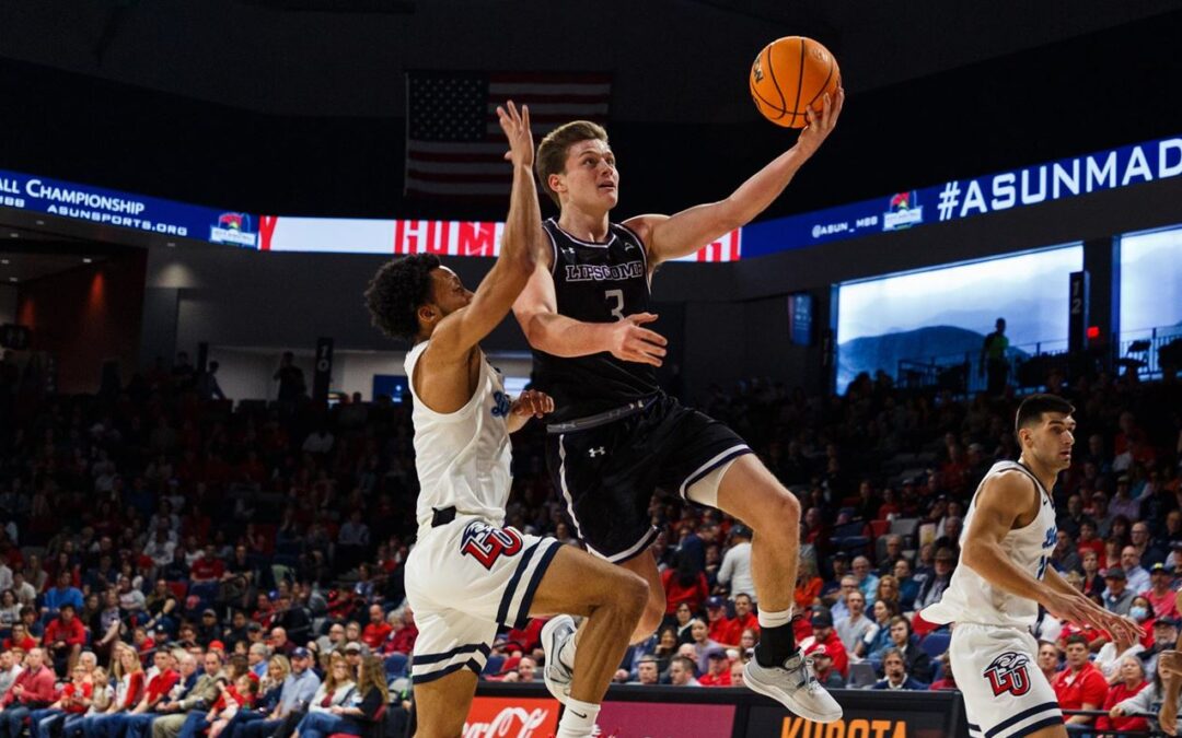 Men’s basketball fights hard, flames out at Liberty
