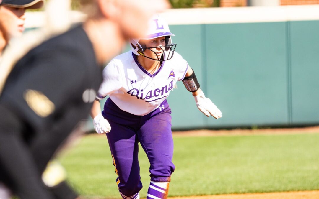 Softball splits with Eagles in Saturday doubleheader